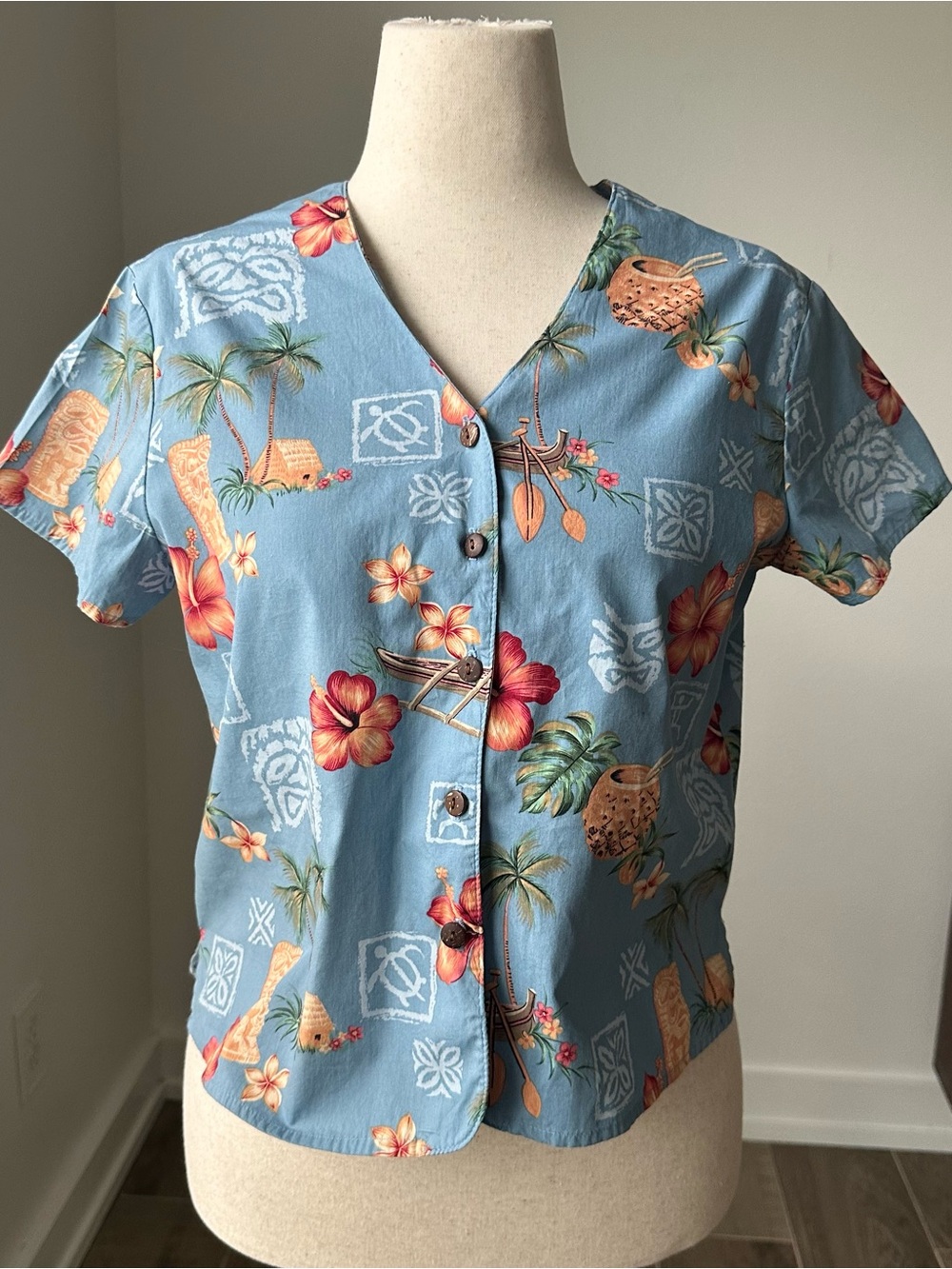 Vintage Women’s Hilo Hattie Button Up Tropical Floral Print in Blue, Red, Green